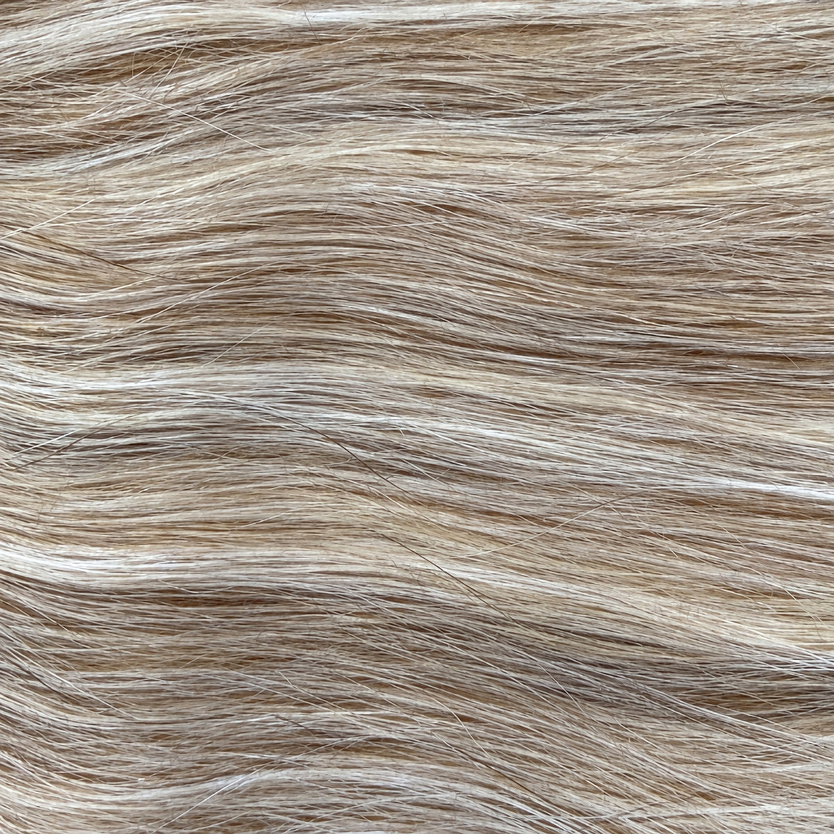 MIX3# - Dimensional Beige Blonde - Weft - Wavy - 70 cm · 100 g