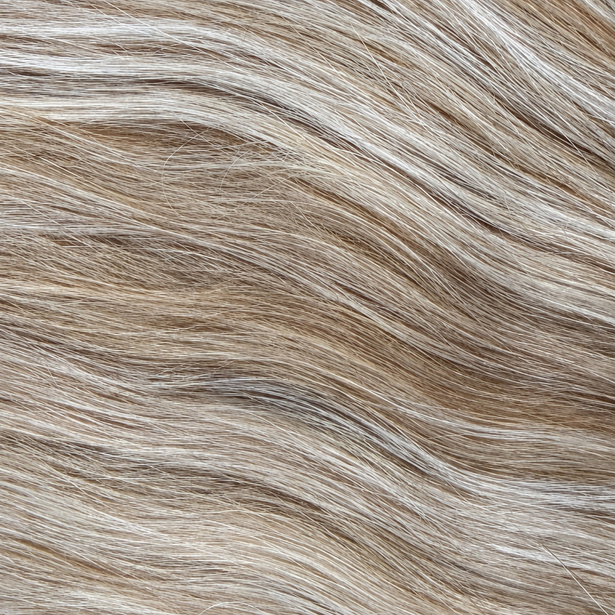 MIX3# - Dimensional Beige Blonde - K-Tip - Wavy - 70 cm · 100 g
